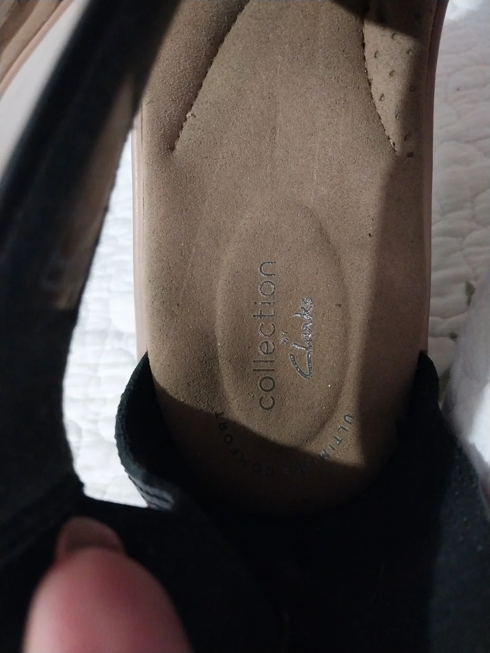 CLARKS Ultimate Confort Black Crisscross Platform Sandals. Super Confort  8.5 W